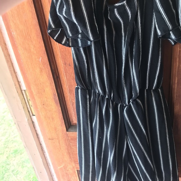 Cute Short Jumpsuit - Picture 4 of 5